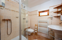 PINIUS: Chatka  - Hotel Pieris