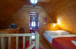 PINIUS: Chatka  - Hotel Pieris