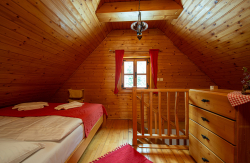 PINIUS: Chatka  - Hotel Pieris